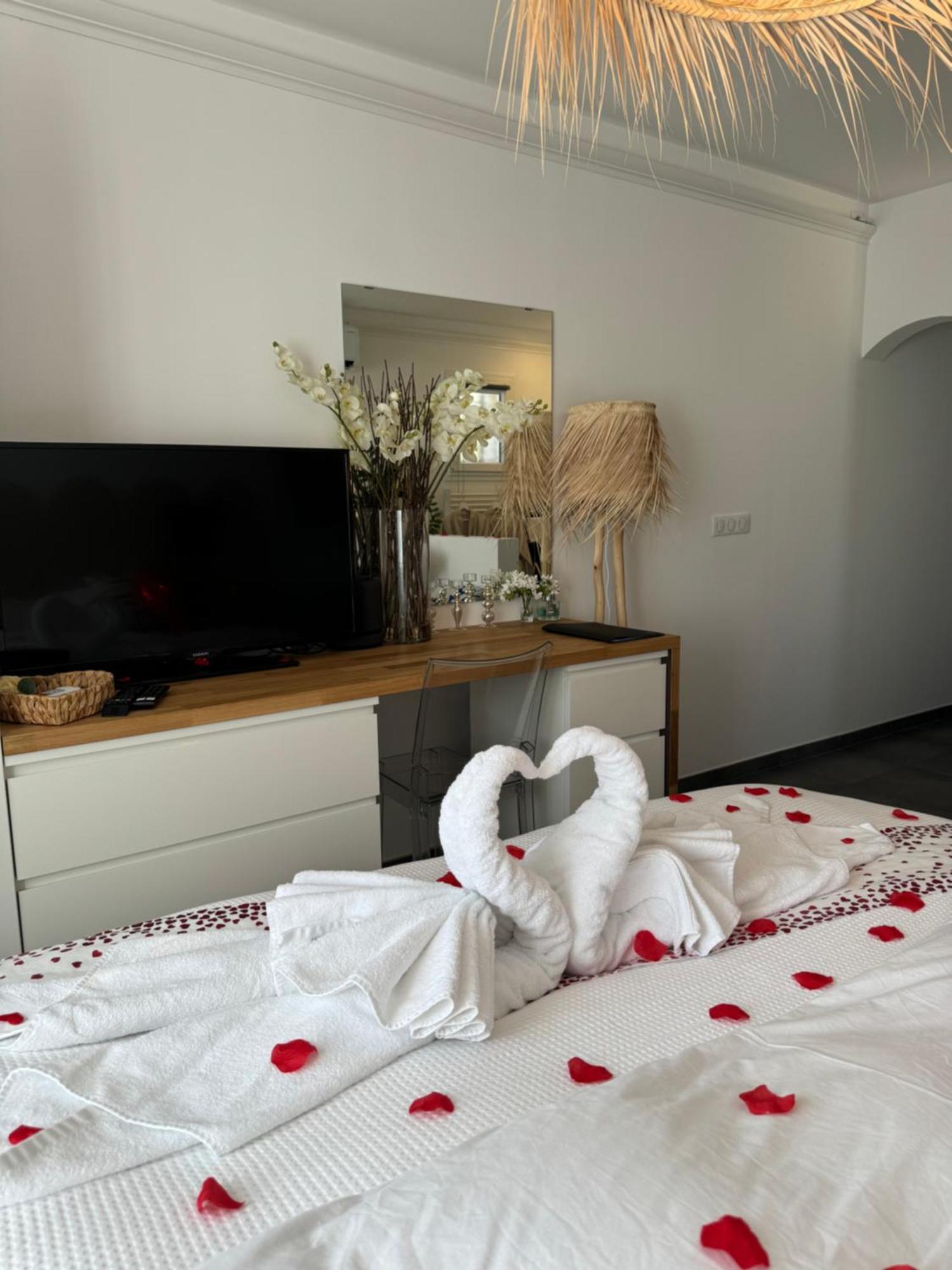Casa Amor & Spa, Appartement Suite Jacuzzi & Piscine Chauffee Montfort-sur-Argens Exteriör bild