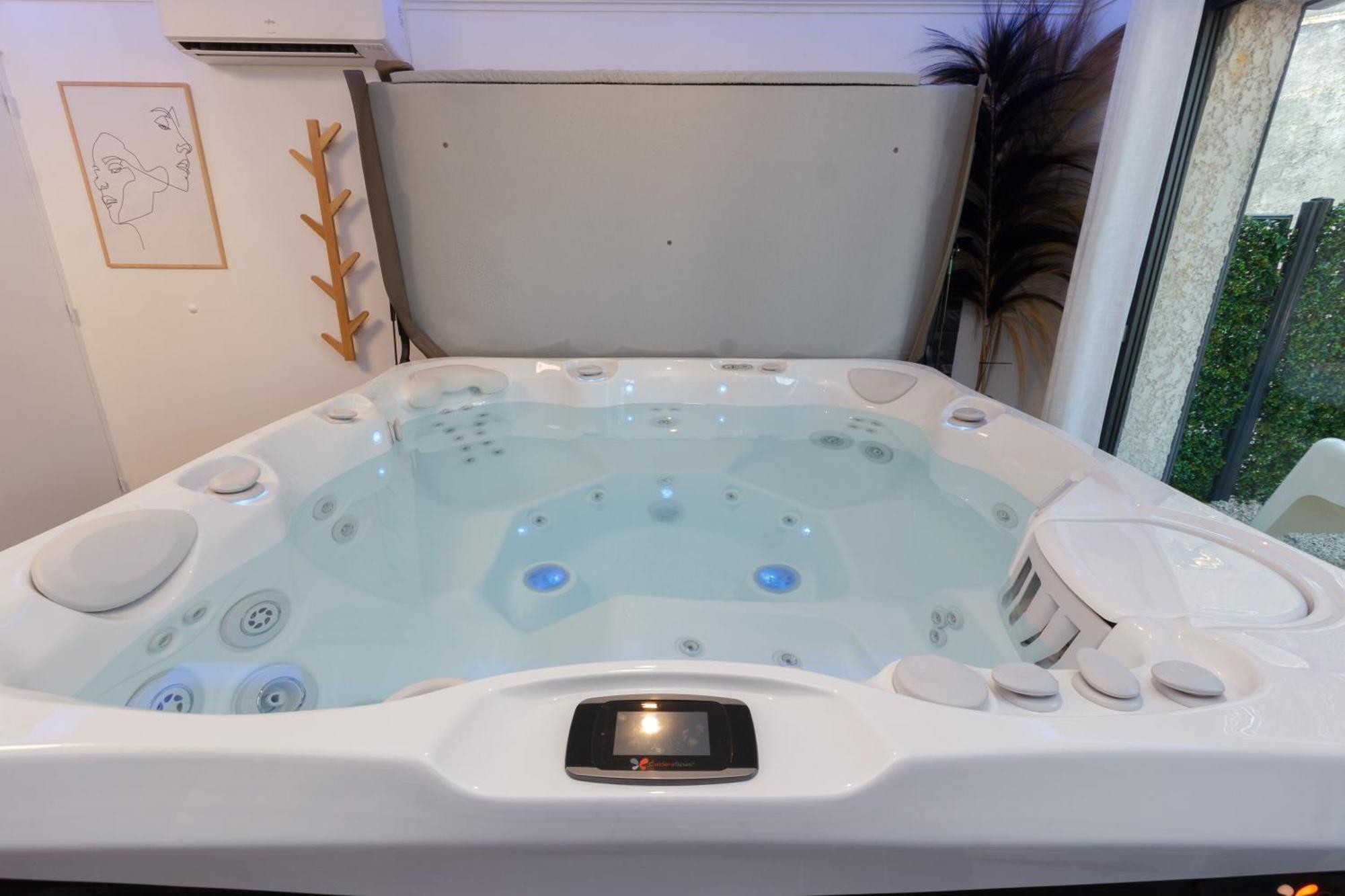 Casa Amor & Spa, Appartement Suite Jacuzzi & Piscine Chauffee Montfort-sur-Argens Exteriör bild